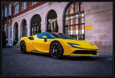 Желтый Феррари