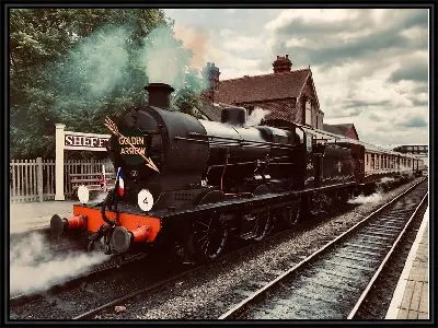 Паровоз у перрона