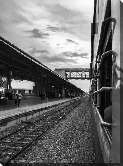 Постер Поезд в Индии и перрон