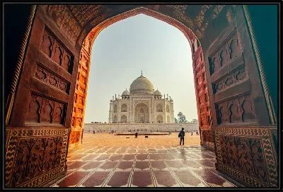 Взгляд на Тадж-Махал из арки