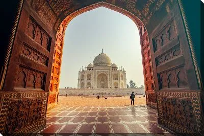Взгляд на Тадж-Махал из арки