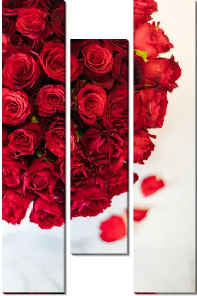 Модульная картина Букет красных роз и лепестки