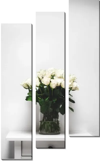 Модульная картина Букет белых роз на тумбочке