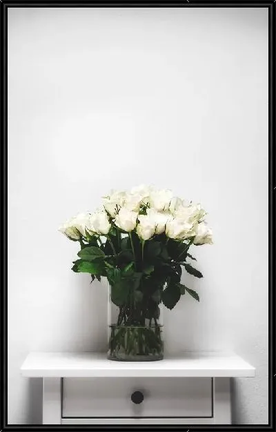 Картина Букет белых роз на тумбочке