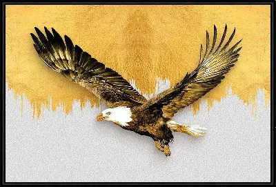 Орел летящий на золотом фоне