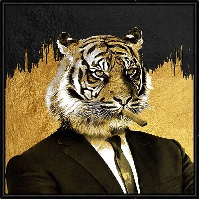 Тигр с сигарой и костюмом на золотом фоне