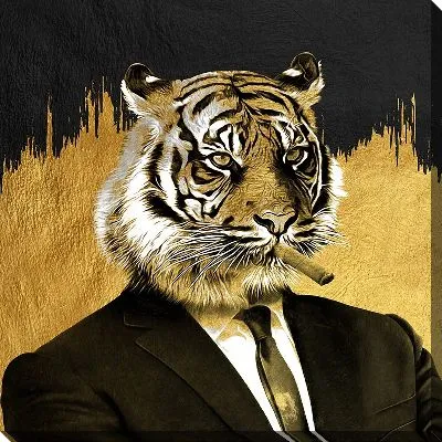 Тигр с сигарой и костюмом на золотом фоне