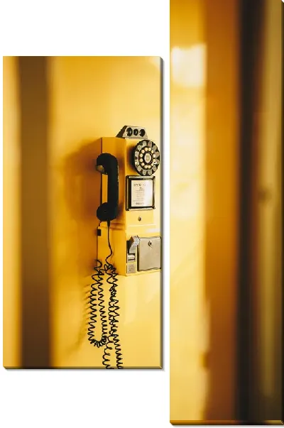 Модульная картина Желтая телефонная будка