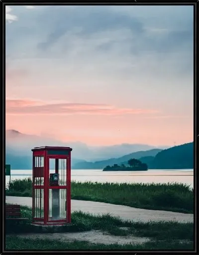 Картина Телефонная будка на фоне озера и гор