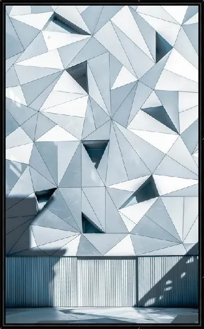 Картина Треугольники на фасаде