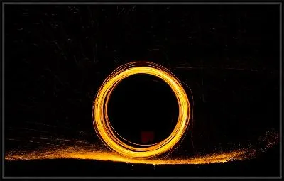 Неоновый желтый круг