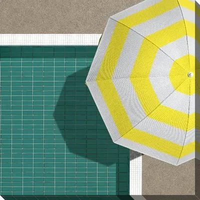 Пляжный зонт у бассейна