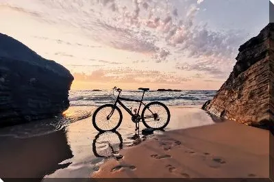 Постер Велосипед на пляже у моря