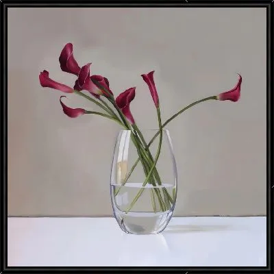 Каллы в прозрачной вазе