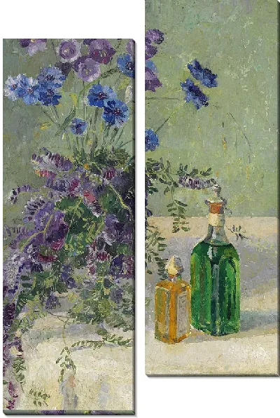 Картина Натюрморт с голубыми цветами и двумя бутылками на столе (1907 г.)