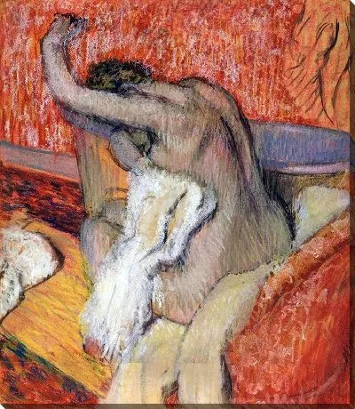 После ванны — Женщина вытирается