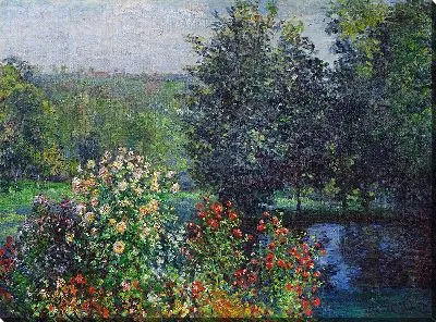 Кусты роз в саду в Монжероне