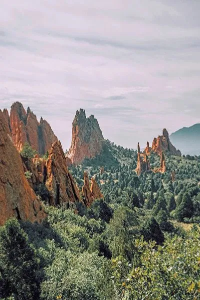 Плакат Пейзаж с острыми горами