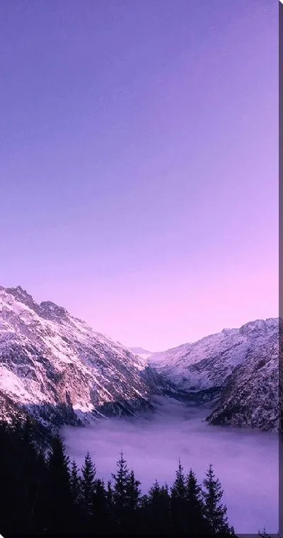 Постер Туман в горах в фиолетовых оттенках