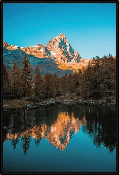 Картина Водная гладь горы с лесом
