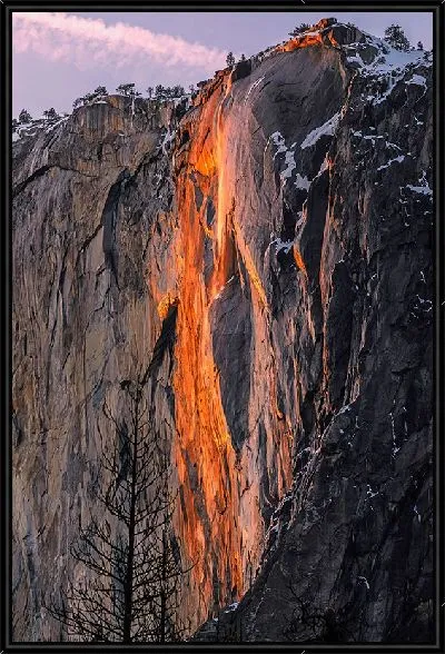 Картина Яркая лава с горы