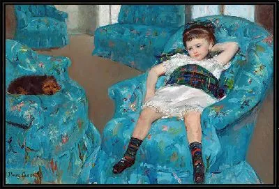 Маленькая девочка в синем кресле