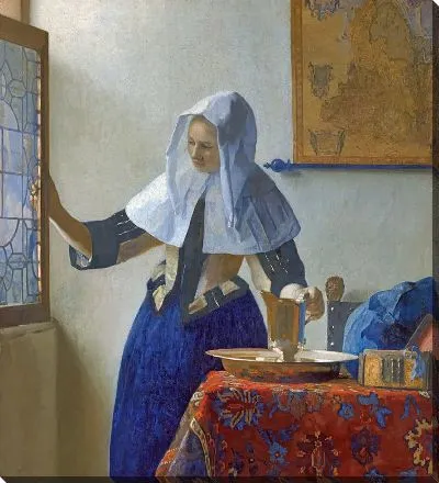 Молодая женщина с кувшином воды