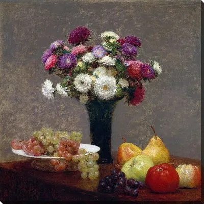 Астры и фрукты на столе