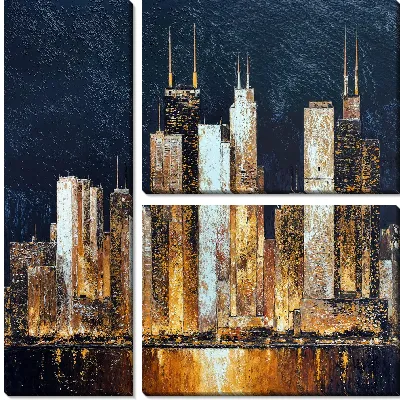 Городские здания ночью в центре на фоне темного неба за городской рекой с отражениями