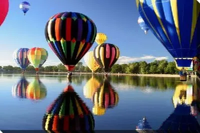 Постер Воздушные шары садятся на воду (Balloons land on water)