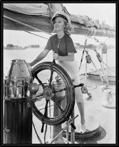 Картина Женщина у руля яхты (The woman at the helm of the yacht)
