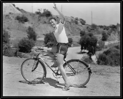 Прогулка на велосипеде (Cycling)