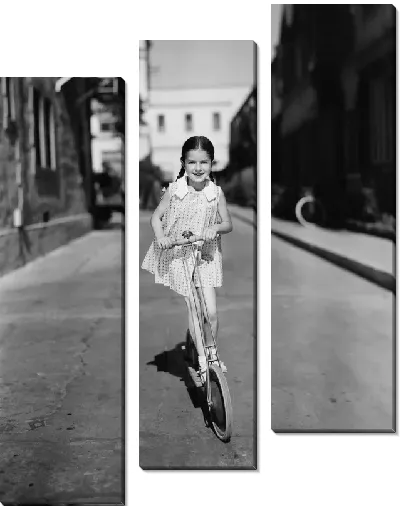 Модульная картина Девочка на самокате (Girl on scooter)