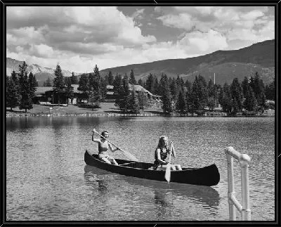 Картина Девушки в лодке (Girls in a Boat)