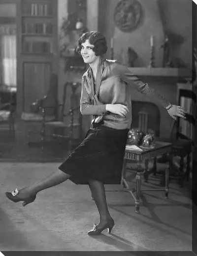 Постер Девушка танцует (Girl dancing)