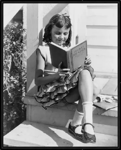 Картина Девочка читает (A girl reads) №2