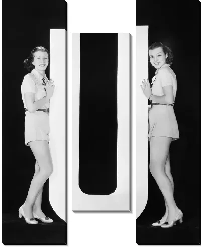 Модульная картина Девушки рядом с буквой U (The girl next to the letter U)