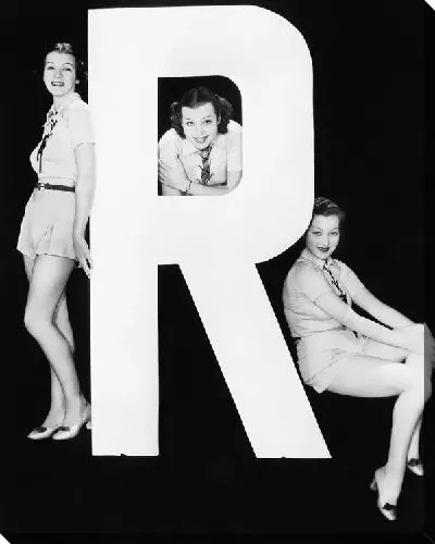 Постер Девушки возле буквы R (Girls around the letter R)