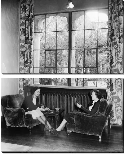 Модульная картина Девушки беседуют (Girls talk)