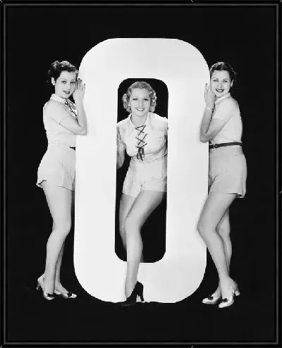 Картина Девушки возле буквы (Girls around the letter) №5