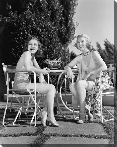 Постер Девушки за столиком (The girl at the table)