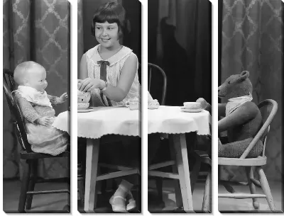 Модульная картина Девушка с игрушками (Girl with toys)