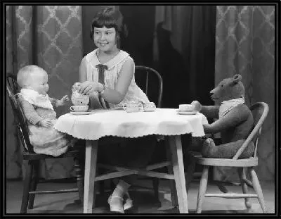 Картина Девушка с игрушками (Girl with toys)