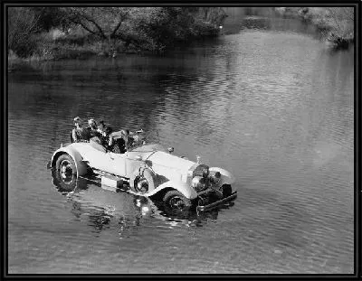 Картина Ретро автомобиль в озере (Retro car in the lake)