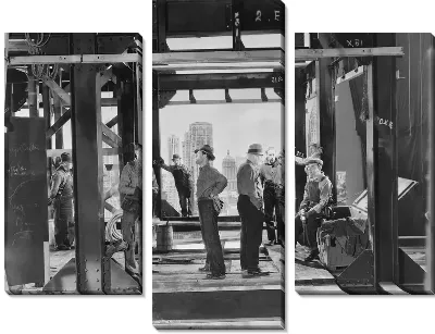Рабочие на стройке (Workers at a construction site)