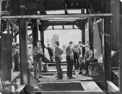 Рабочие на стройке (Workers at a construction site)