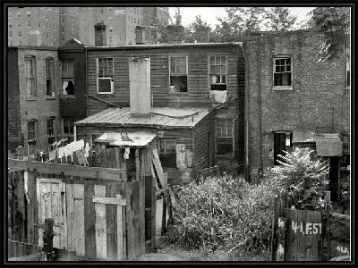 Картина Сараи перед домом (Sheds in front of house)
