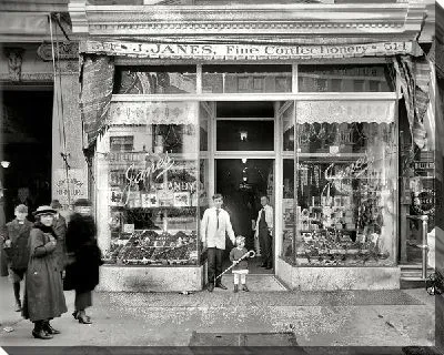 Возле магазина (Near the shop)