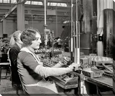 Женщина на фабрике (A woman in a factory)