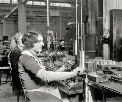 Женщина на фабрике (A woman in a factory)